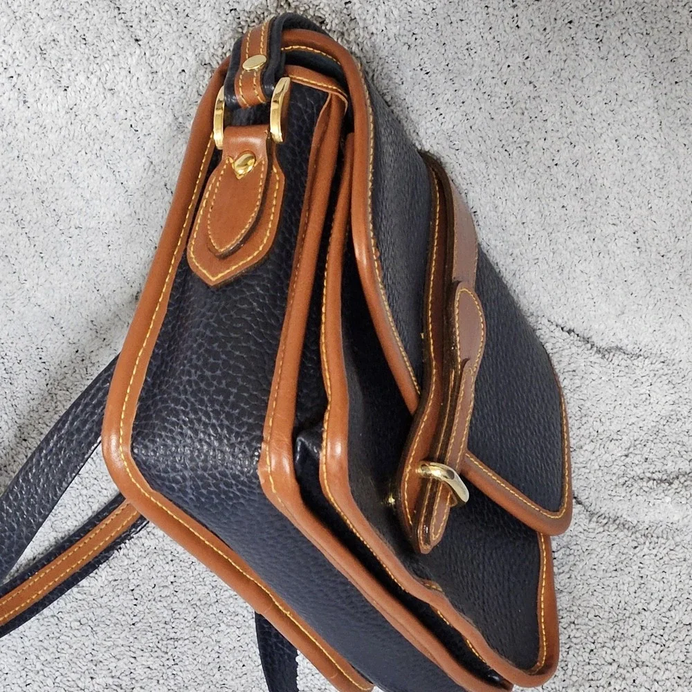 Dooney & Bourke Vintage All Weather Leather Crossbody Bag Navy‎ Blue Tan Trim - Picture 4 of 9